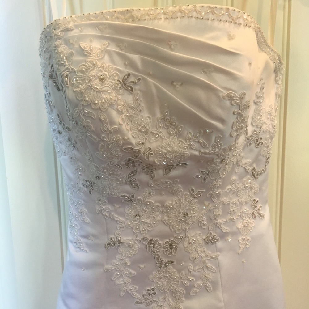 Emerald bride strapless wedding dress